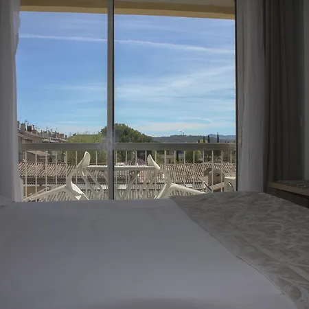 Le Concorde Hotel 3*