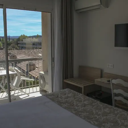 Le Concorde Hotel 3*