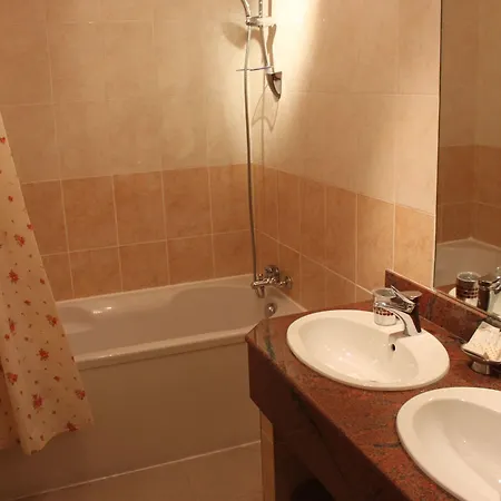 Le Concorde Hotel
