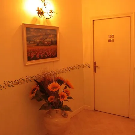 Le Concorde Hotel 3*