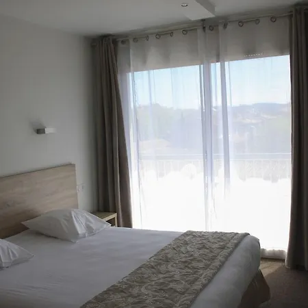 Le Concorde Hotel 3*